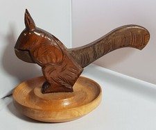 Alter Nussknacker aus Holz mit Schale Eichhörnchen Erzgebirge DDR