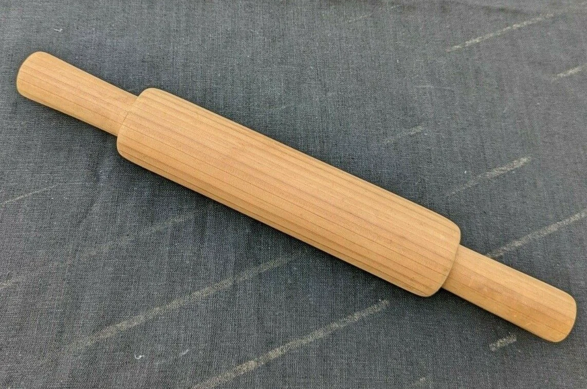 VINTAGE WOODEN ROLLING PIN ONE SOLID HANDMADE PIECE SMOOTH WOOD UNUSED MINT 15"