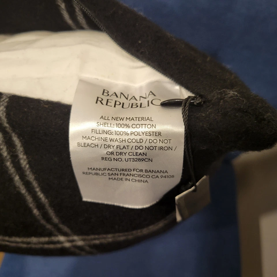 Banana Republic Home - Travesseiro xadrez de lã preto e branco - 20 × 20 polegadas - Novo - Imagem 2 de 4