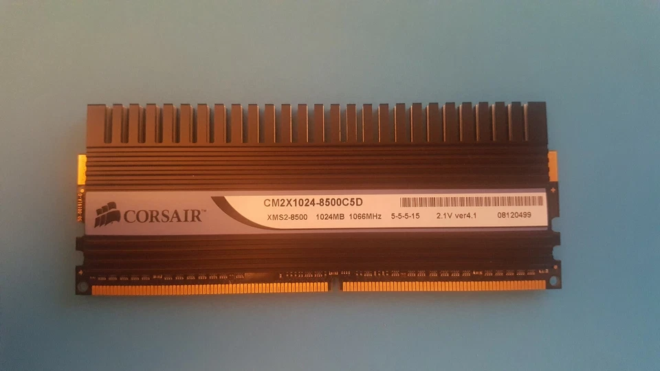 CORSAIR DOMINATOR 2GB 2 X 1GB CM2X1024-8500C5D XMS2-8500 1066MHz 5-5-5-15 - Photo 2/4