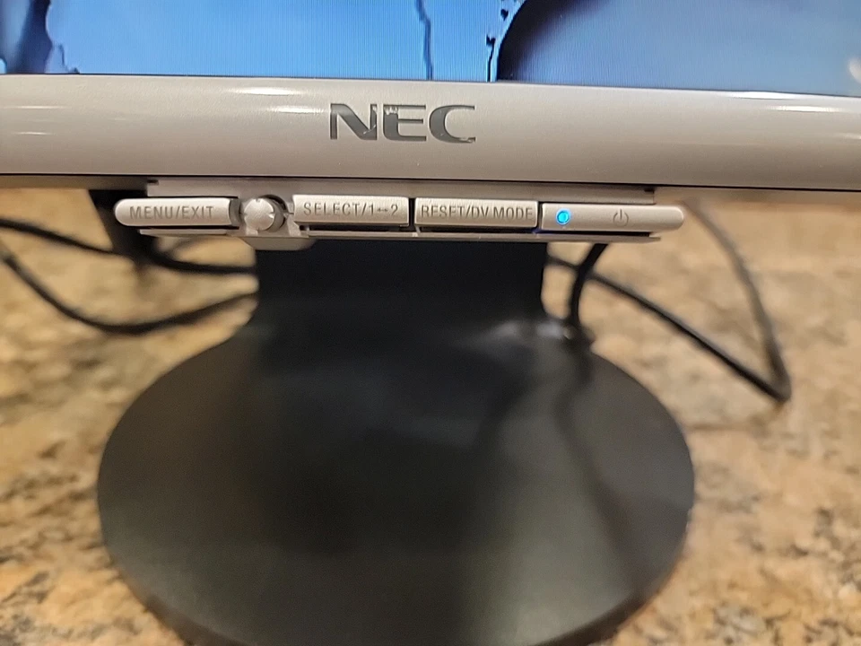 BEAUTIFUL NEC MultiSync 70GX2 L175GG 70GX2-BK-R OptiClear 17" Monitor - Image 4 of 4