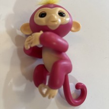 Authentic FINGERLINGS Interactive Fingerling Pink Monkey BELLA by WowWee