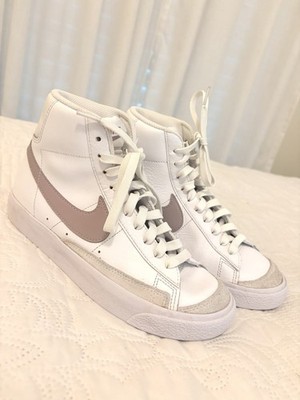 Nike Blazer Mid '77 Vintage sneakers, White and Dusty Pink, high-top. Size 5Y.