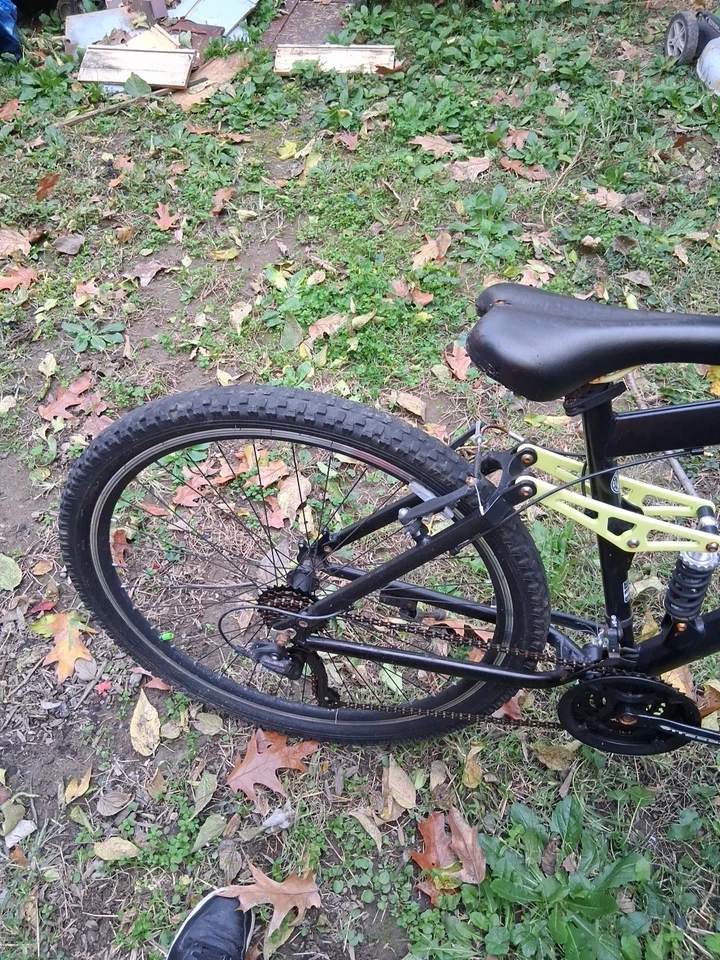 Adult Mountain Bike - Image 2 of 4