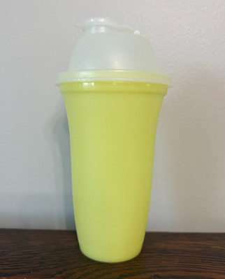 VTG Tupperware Quick Shake Mixer WITH Insert Yellow