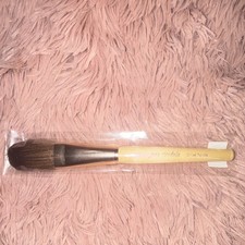 jane iredale Chisel Powder Foundation Brush, Flat, Wooden Handle, Beige/Black