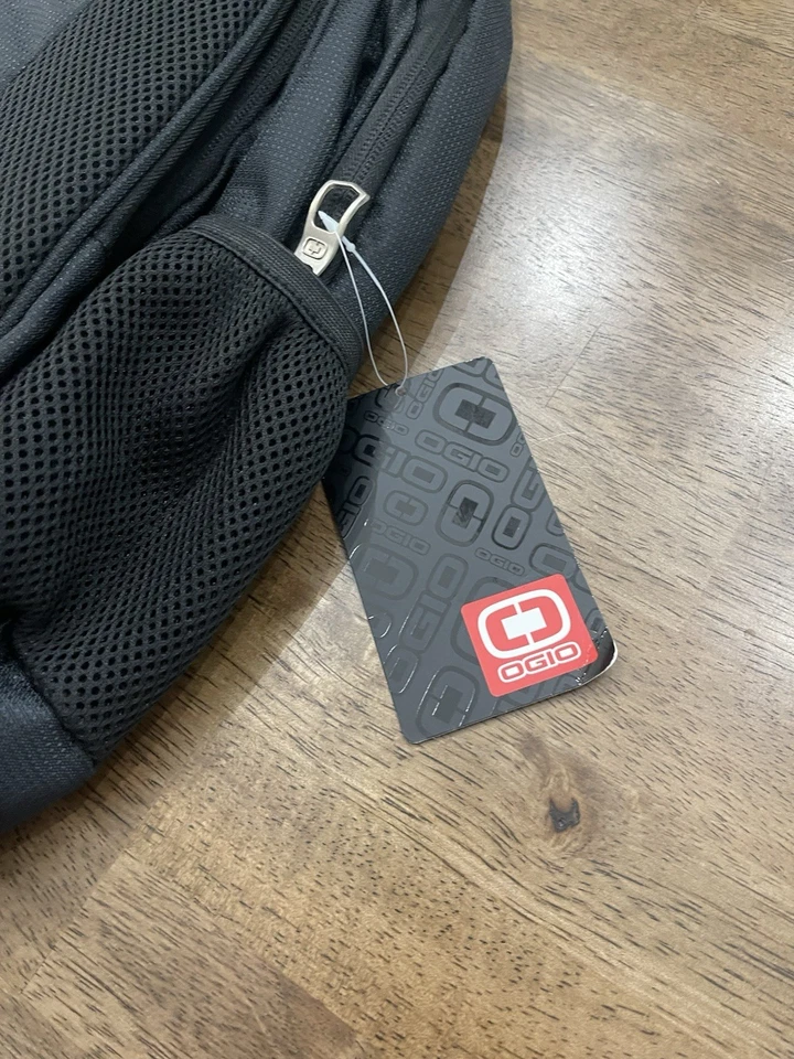 Mochila de viaje Kawasaki River Mark Ogio negra nueva con etiquetas funda para computadora portátil Foto 3 de 4