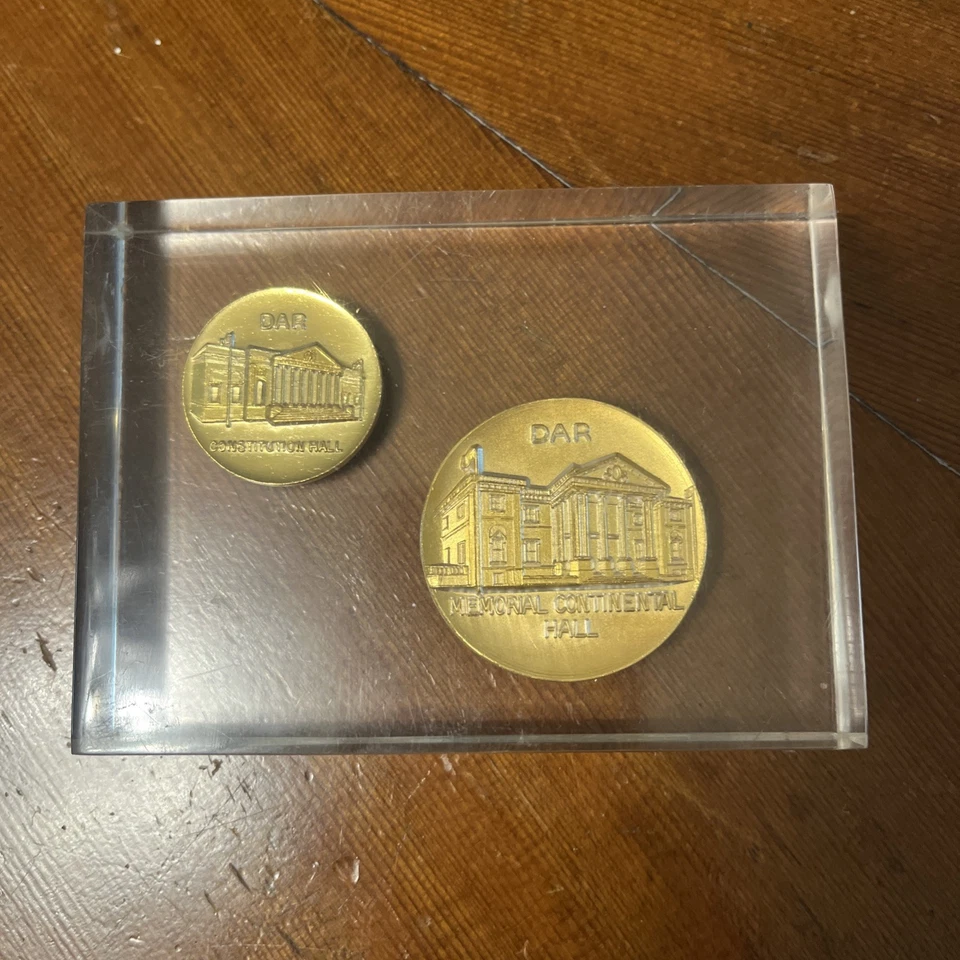 NSDAR Memorial Continental Hall Daughters American Revolution Lucite Coins - Image 3 of 4