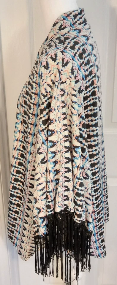 Divertido y Coqueteo Kimono Corto Mujer M Negro Rosa Azul Boho Groovy Mangas con Flecos Foto 3 de 4