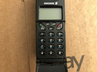 ブレモ Vintage Ericsson KF688 Flip Phone/not tested for collectors or