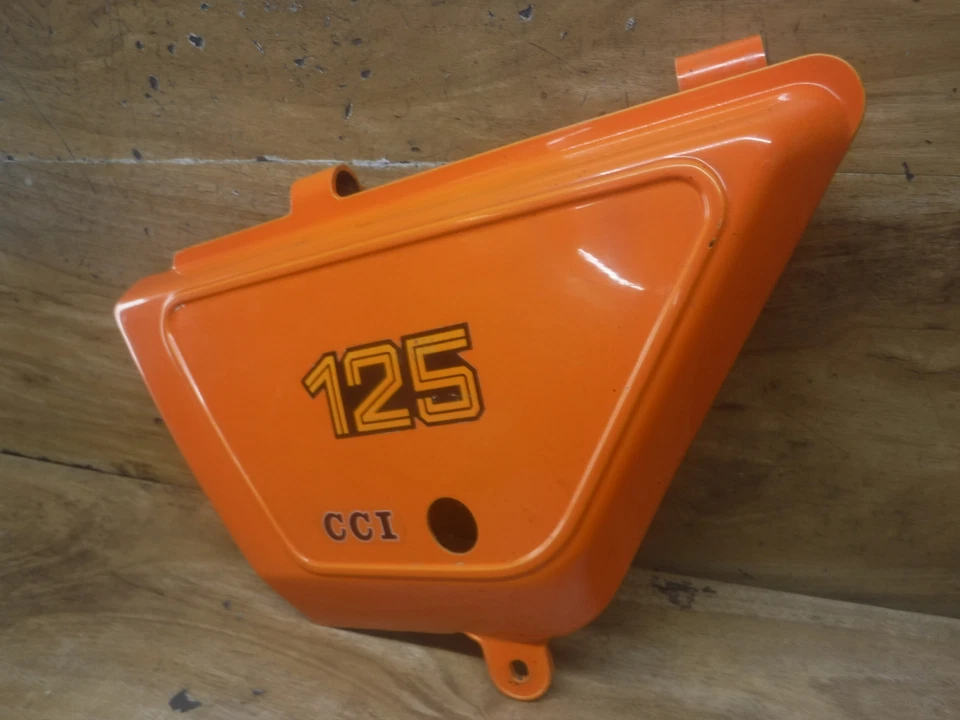 1979 79 SUZUKI DS125 DS 125 OEM LEFT FRONT SIDE COVER PANEL NUMBER PLATE NICE !! - Image 2 of 4