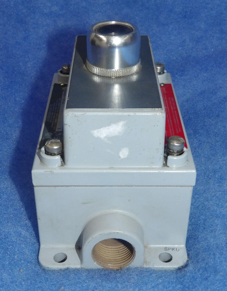 NOS Allen Bradley 800H-1HX7P 800H-NP30 Explosion Proof Pushbutton