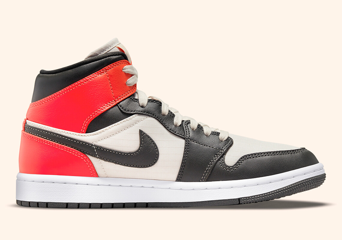 NIKE JORDAN 1 mid  スニーカー 10.5 28.5 _57.PNG?set_id=8800005007