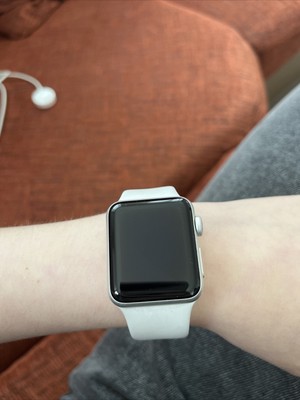 Apple Watch Series 3 38mm Aluminium Gehäuse Weiß Sport Armband 