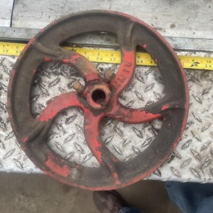 McCormick-Deering OUTSIDE No 5 Endgate Seeder GEAR MM16