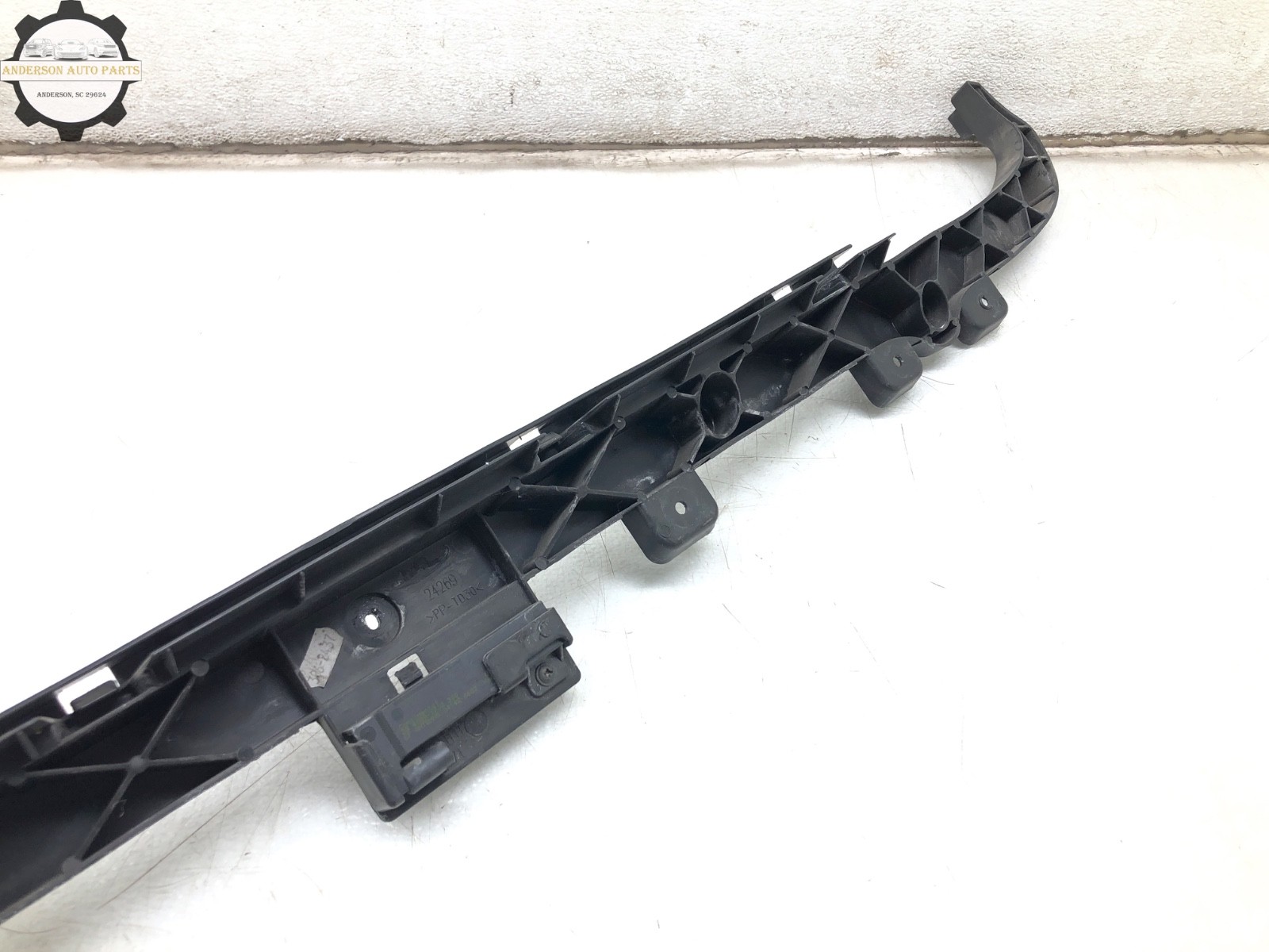 2014-2019 MASERATI GHIBLI CENTER REAR BUMPER SUPPORT MOUNT BRACKET OEM