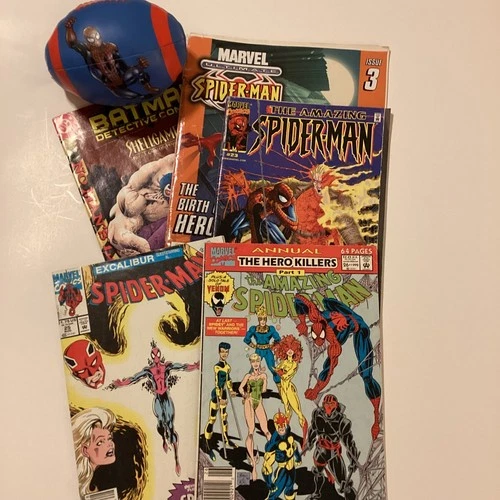 A Bundle of 4 Vintage Marvel Comics Spiderman Magazines + 1 Batman Collectable