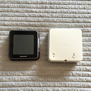 Honeywell Programmable Square Thermostat Wall Receiver Module Black/White