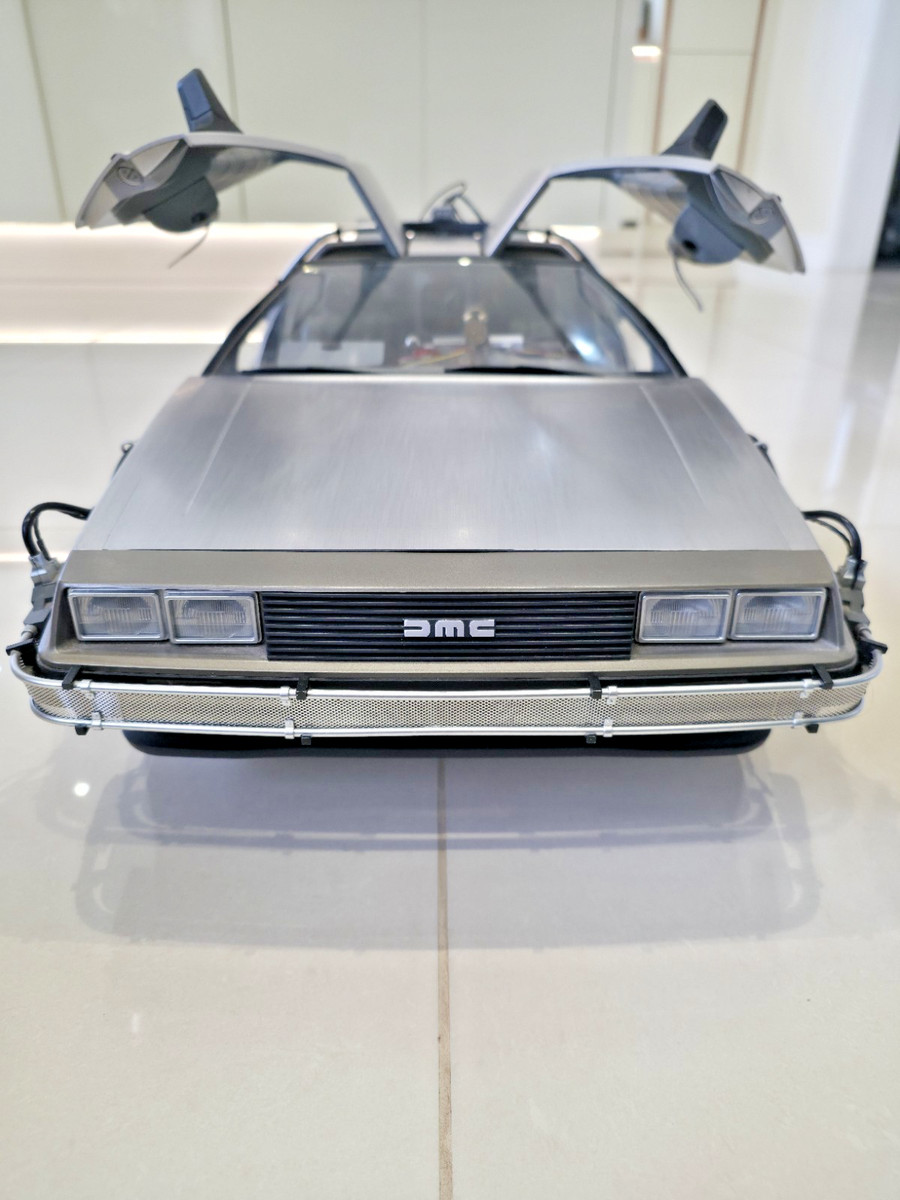 DeLorean Hot Toys Back To Future Delorean mms260