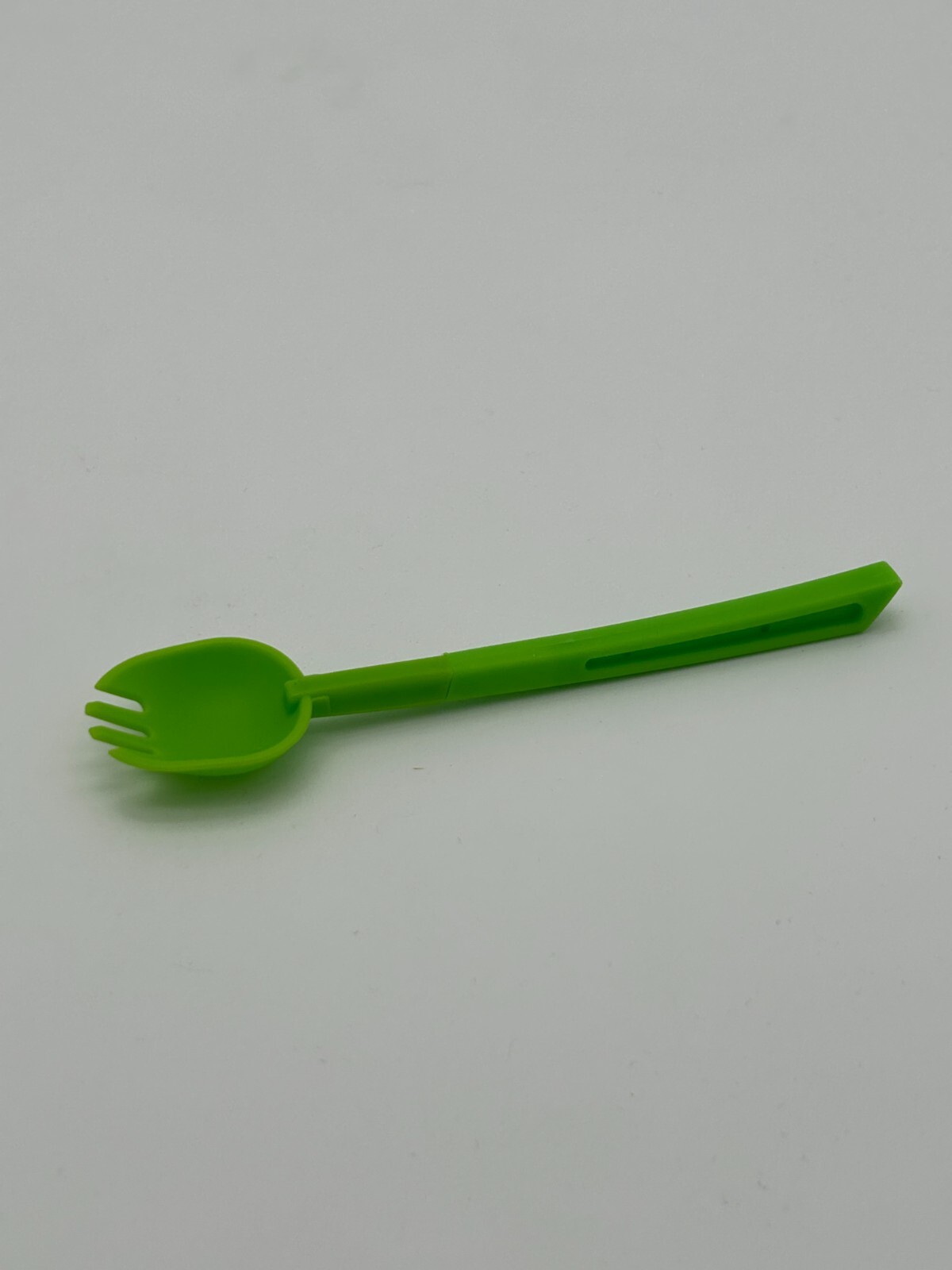 PORTABLE ON THE GO SALAD CONTAINER - HEALTHY FOOD - BPA FREE / FDA APPROVED. NEW