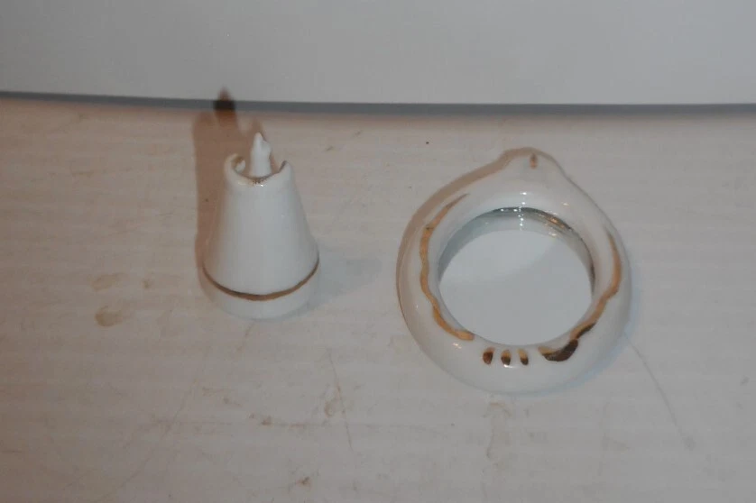 Soporte para cepillo de inodoro de baño miniatura para casa de muñecas y espejo de porcelana escala 1:12 Foto 2 de 3