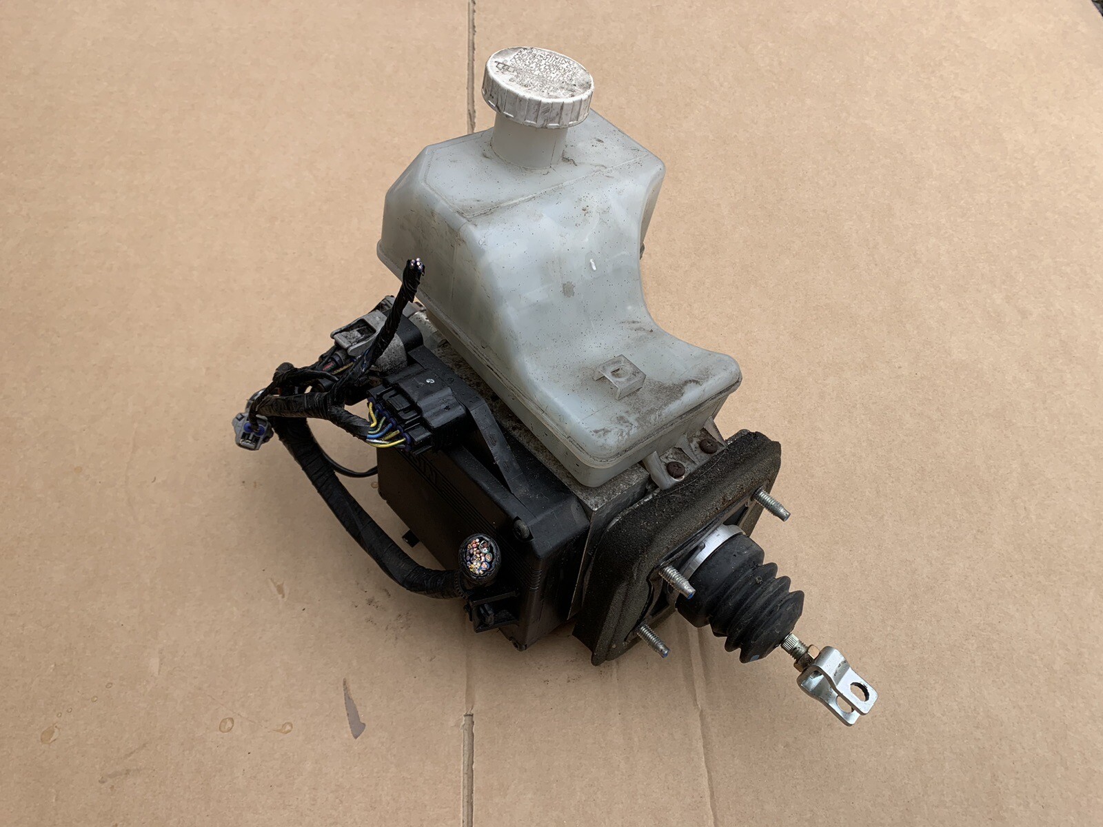 Mitsubishi Shogun 2000 2006 ABS Pump Brake Servo MR569728 Ref B9 eBay