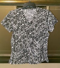 Xertia Women's Stretch Black  White Scrub Top with Pockets Size Small