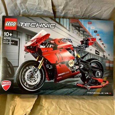LEGO TECHNIC Ducati Panigale V4 R Motorcycle Model 42107 Detailed Engine