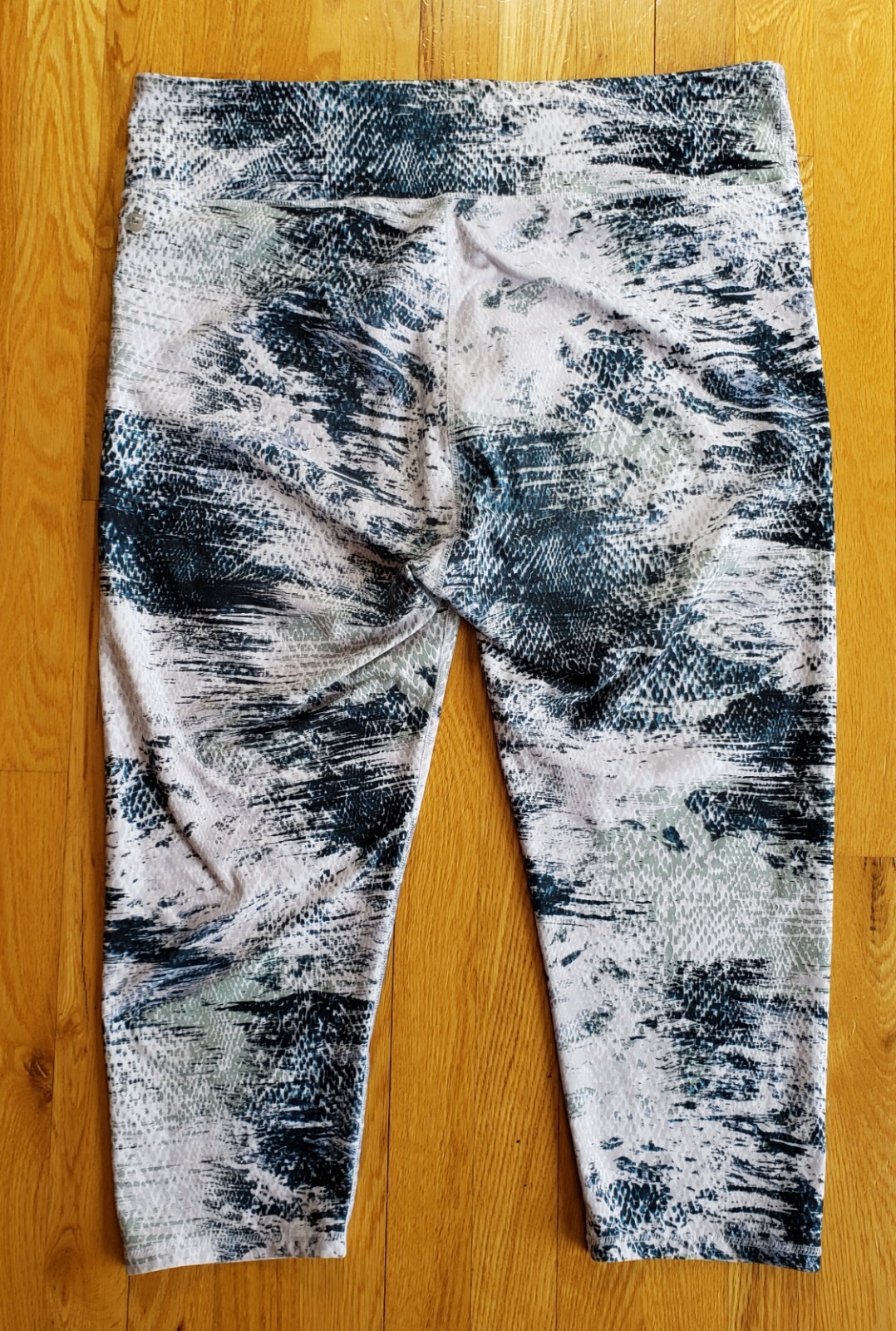 FABLETICS blue white fish scale geometric stretch… - image 4