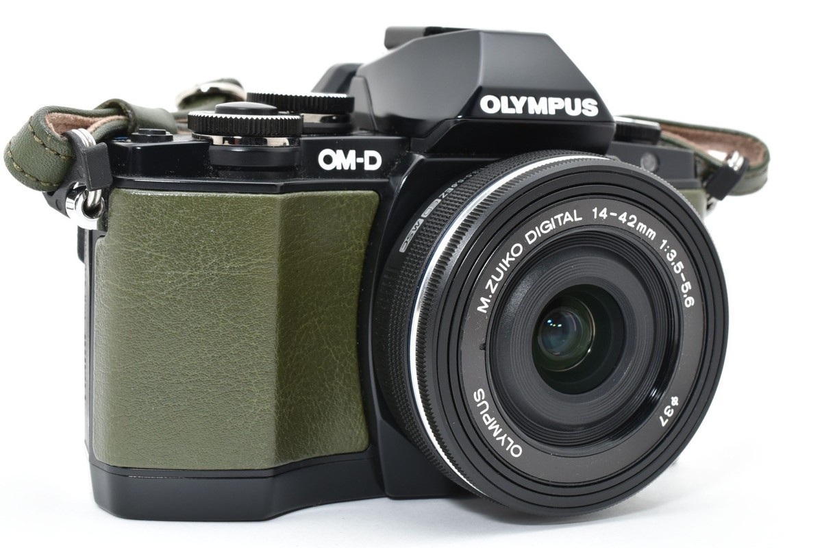 Olympus OM-D E-M10 Limited Edition Green Camera Kit w/ Lens