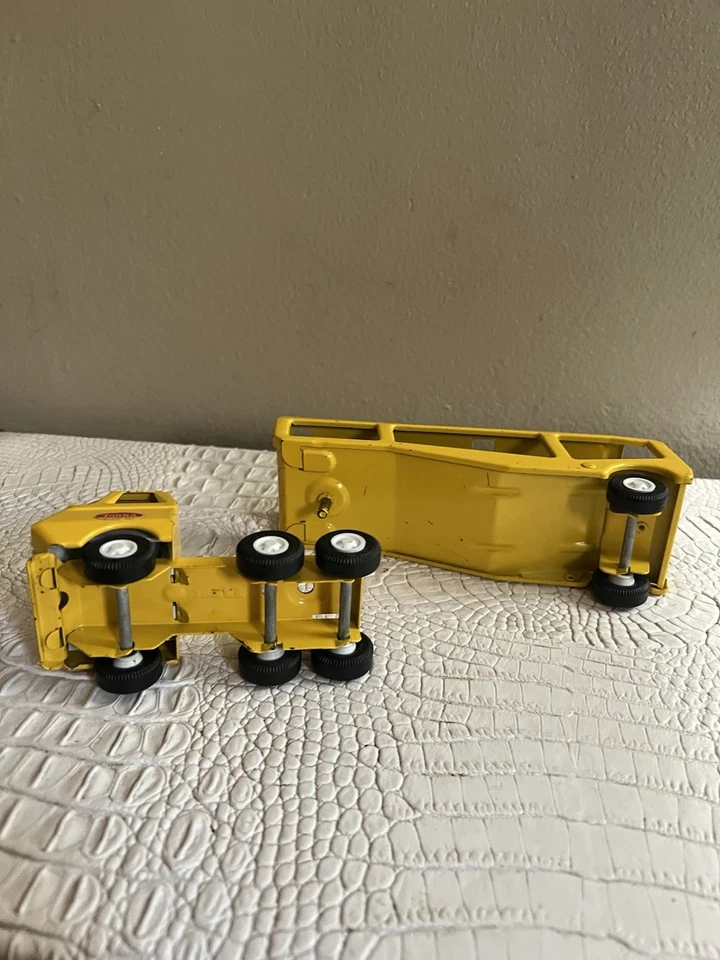 复古迷你 Tonka 黄色汽车托架压钢 + 风火轮捷豹 XJS — 第 4/4 张图片