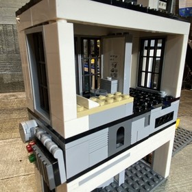 LEGO CITY Police Station (60141) Complete Set & Minifigs No Box or Instructions