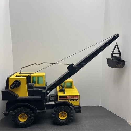 1986 Tonka Mighty Diesel Crane  (1836) Green Windows