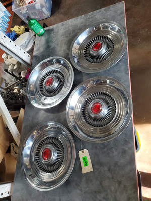 1975-78 Ford Comet/Granada/Maverick/Monarch/Zephyr 14'' Hub Cap Wheel Cover Used