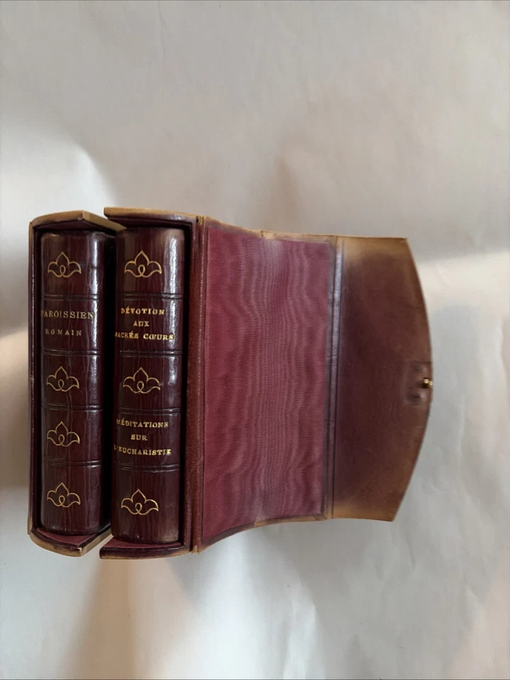 Beautiful Set Of Miniature Leather Bound French Prayer Books In A Case 1874 Foto 2 de 4