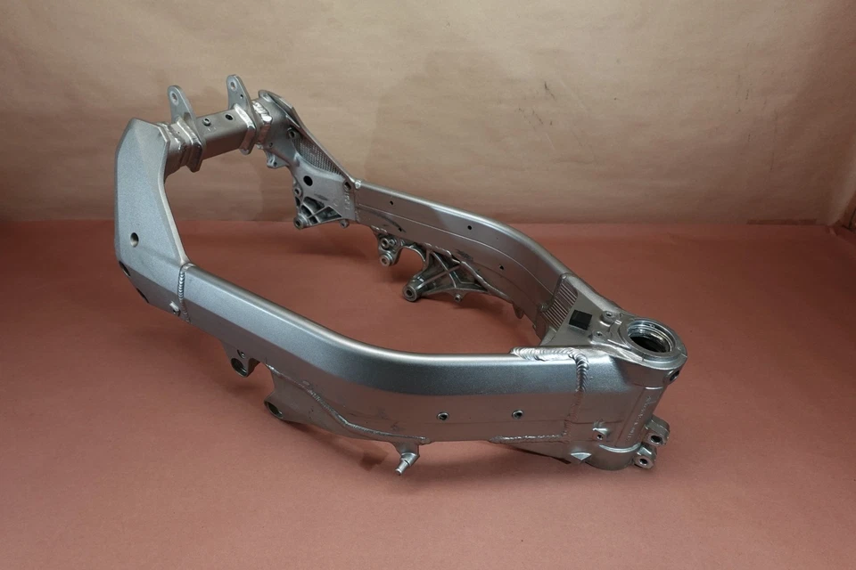 2003-2009 Honda Interceptor 800 VFR800 MAIN FRAME CHASSIS - Image 2 of 4