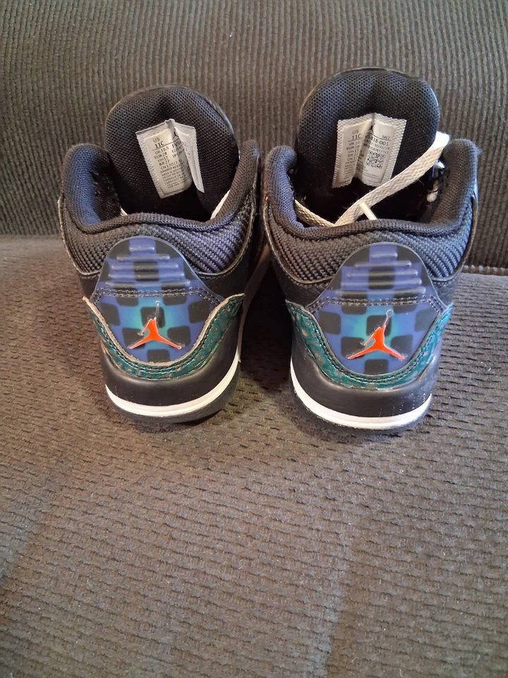 Raro Nike GS Air Jordan 3 Retro Moto Negro/Rojo Sirena/Jade FV5438-001 Talla 11C Foto 4 de 4