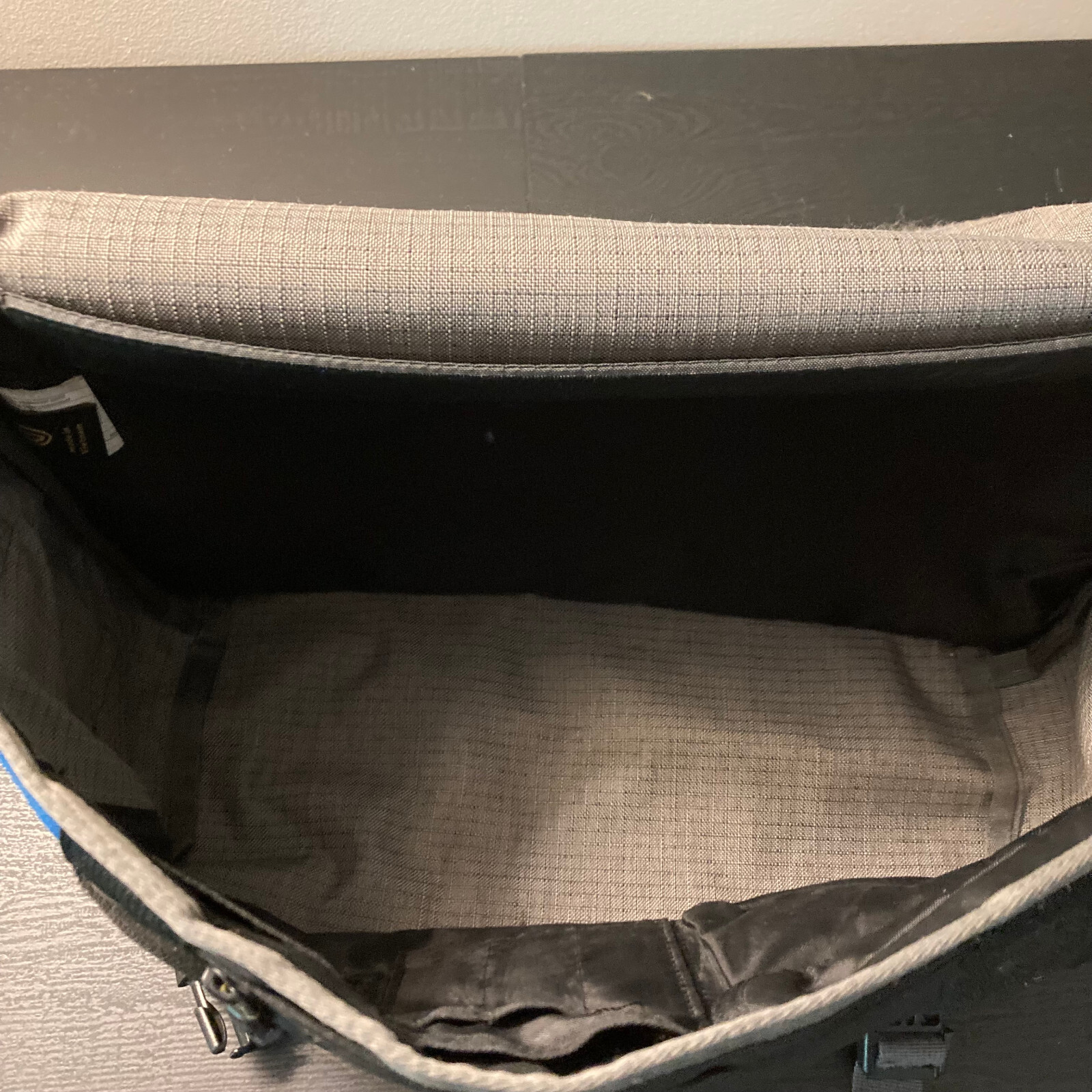 Timbuk2 Blue Gray Classic Messenger Bag Adjustable Pad Strap Pockets Size Small