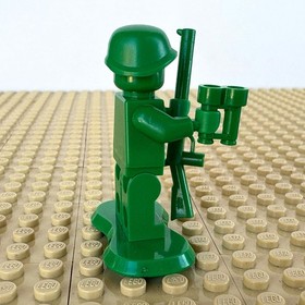 LEGO Toy Story: Green Army Man, BINOCULARS, RIFLE, BASE toy001, 7595 PATROL 2010