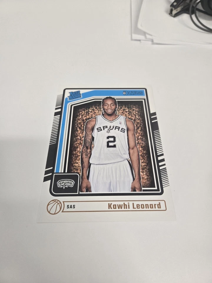Insertos de tarjeta de novato Donruss NBA de gran tamaño 24-25 Foto 3 de 4