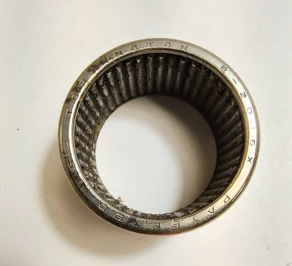 Cojinete del eje del engranaje de dirección Chrysler Desoto Royal Windsor 1940-1952 NOS 589296. Foto 2 de 4