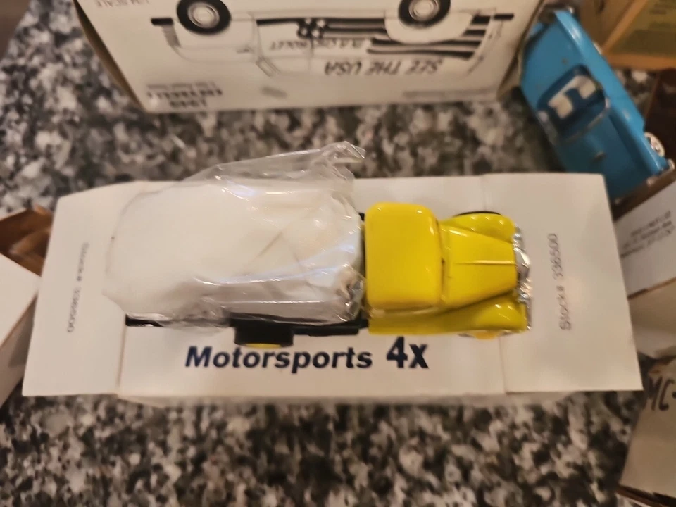 Stock ERTL 1947 escala 1/43 # 336500 KB-12 Crouse Cartage con segundo coche remolcado Foto 3 de 3