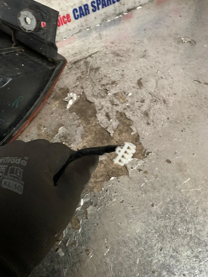 SUBARU TRIBECA B9 2006 LADO DEL CONDUCTOR LUZ TRASERA DERECHA LÁMPARA Foto 4 de 4