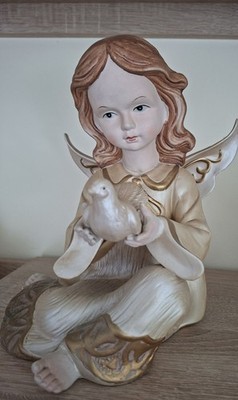 Engelfigur mit Taube '' Gabriela'', Keramik matt, ca 26 cm