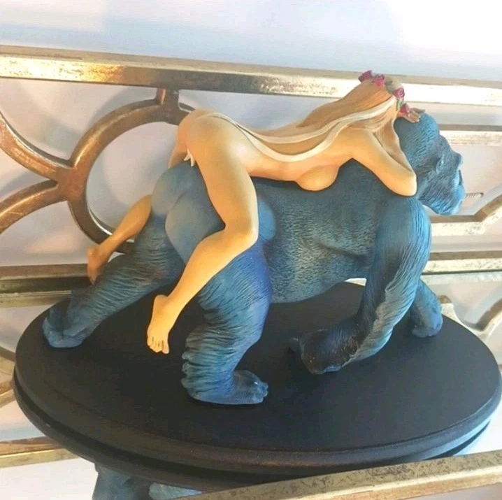 FRANK CHO'S BABE & APE ©️2007 LIMITED EDITION STATUE-No119-1000, 8", Blue Multi. - Image 4 of 4