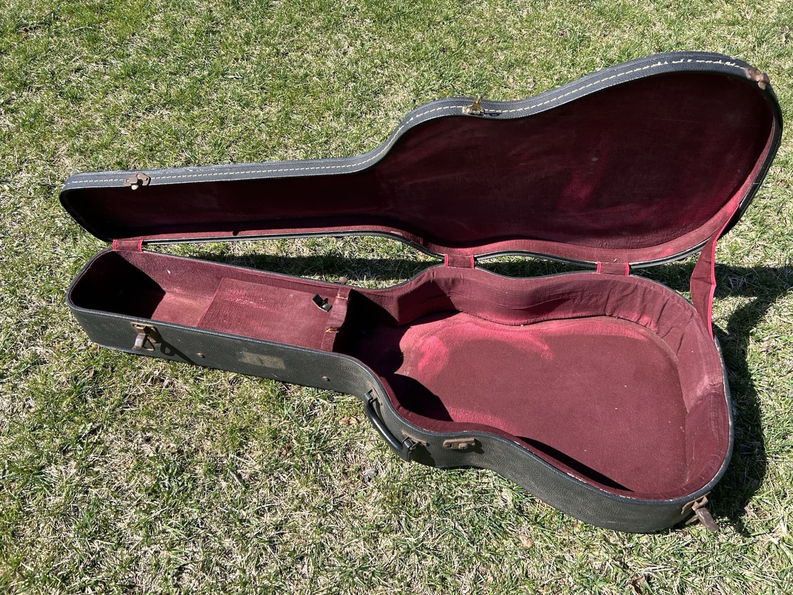 Vintage Guild 2520 Acoustic Hardshell Guitar Case Relic