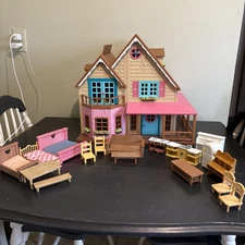 Lil’ Woodzeez Honeysuckle Hillside Cottage w/Furniture So Adorable And Fun