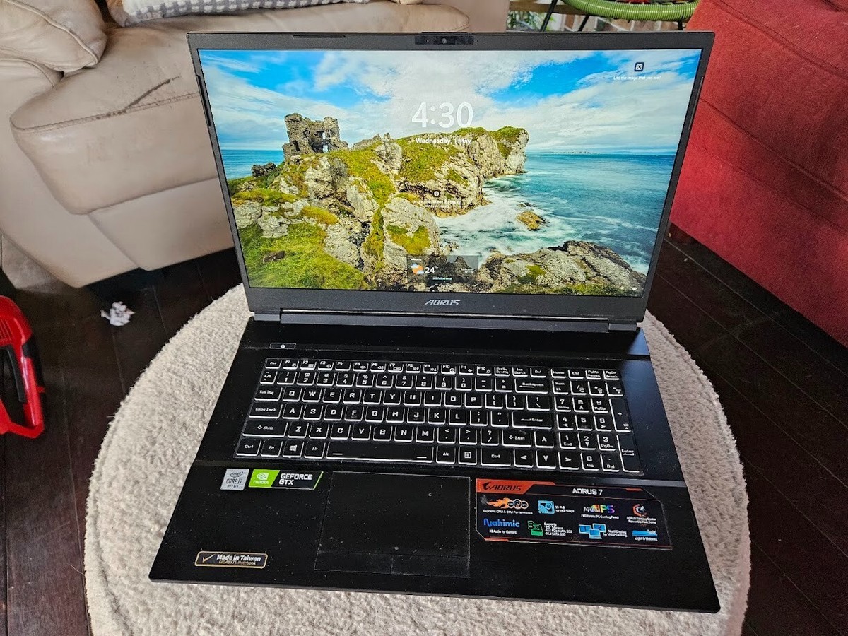 Gigabyte Aorus SB Gaming Laptop Screen, 512GB SSD, Intel