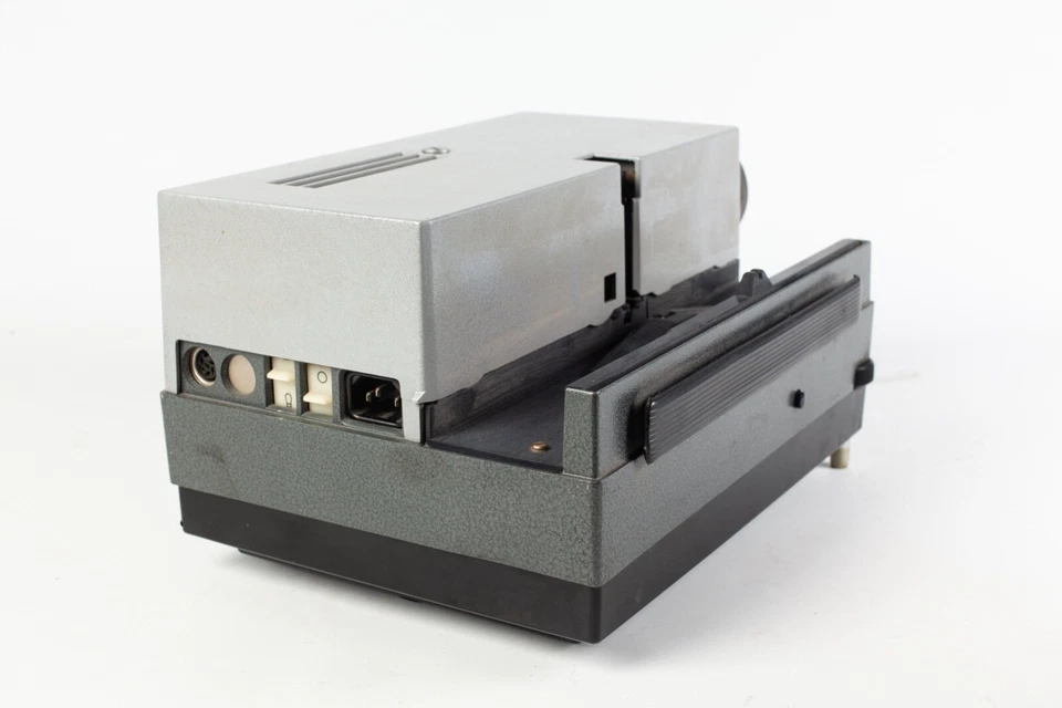 Leitz Pradovit Color 250  35mm Projector + Elmaron 150mm f2.8 Lens. 110/240 Volt - Image 4 of 4