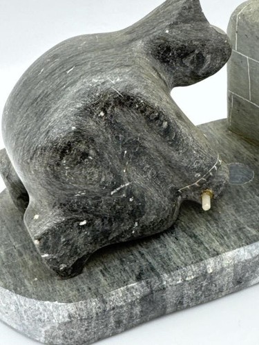Large Soapstone Carving Of An Inuit 8x4 Inches Artist Signed Very Heavy - Picture 3 of 5